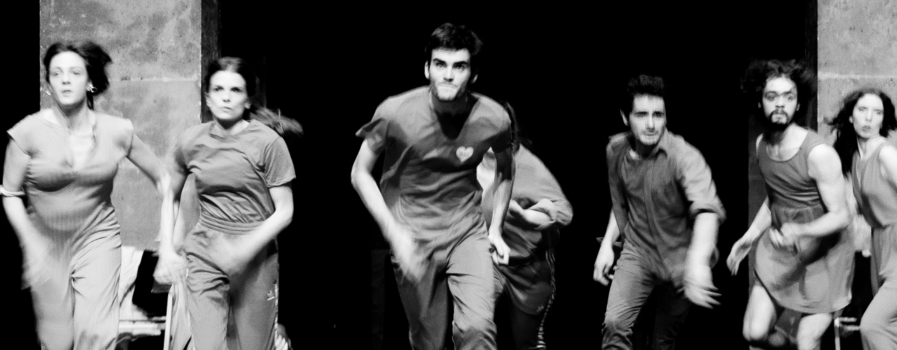 Ecole d’art dramatique qui forme et entraine des interprètes complets